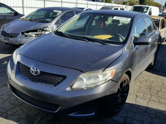 1NXBU4EE1AZ185979 - 2010 TOYOTA COROLLA BA GRAY photo 2