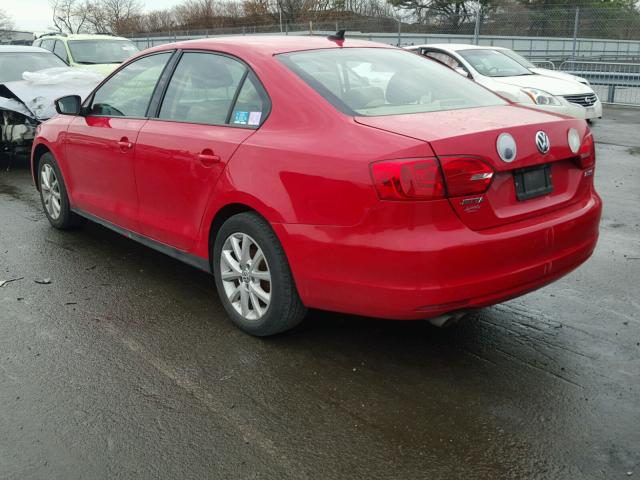 3VWDZ7AJXBM395230 - 2011 VOLKSWAGEN JETTA SE RED photo 3