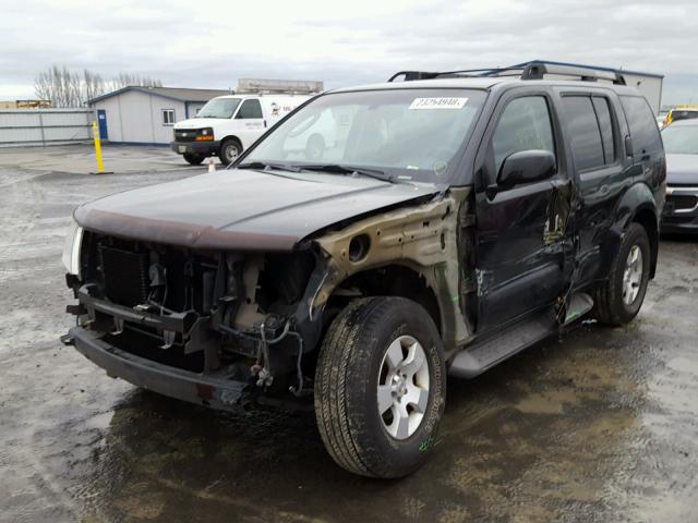 5N1AR18W55C745336 - 2005 NISSAN PATHFINDER BLACK photo 2