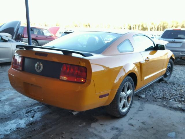 1ZVHT80N185161750 - 2008 FORD MUSTANG YELLOW photo 4