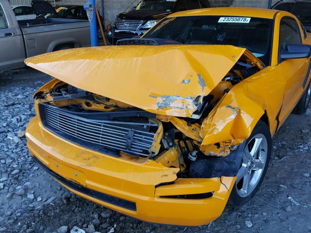 1ZVHT80N185161750 - 2008 FORD MUSTANG YELLOW photo 9