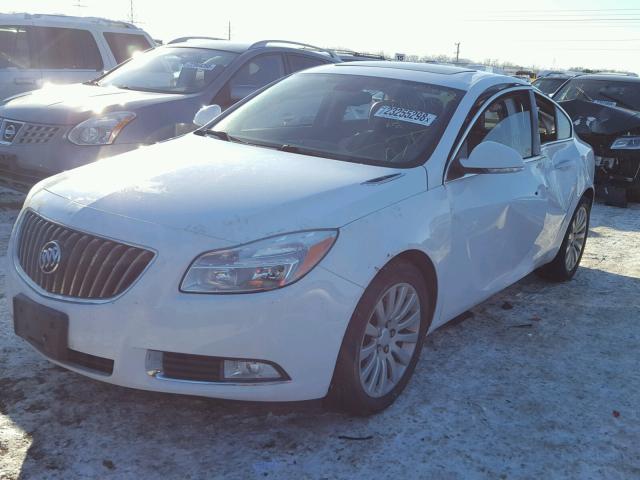 2G4GR5EK9C9137228 - 2012 BUICK REGAL WHITE photo 2