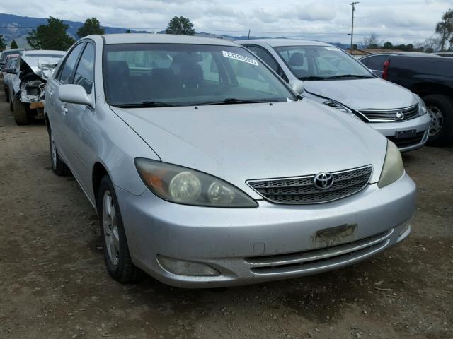 JTDBE32K320061226 - 2002 TOYOTA CAMRY LE SILVER photo 1