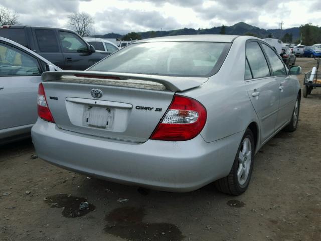 JTDBE32K320061226 - 2002 TOYOTA CAMRY LE SILVER photo 4