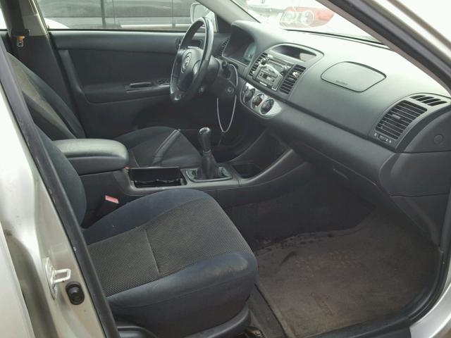 JTDBE32K320061226 - 2002 TOYOTA CAMRY LE SILVER photo 5