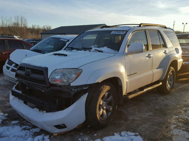 JTEBU14R778097099 - 2007 TOYOTA 4RUNNER SR WHITE photo 2