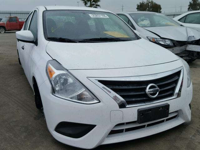 3N1CN7AP7HL889867 - 2017 NISSAN VERSA S WHITE photo 1