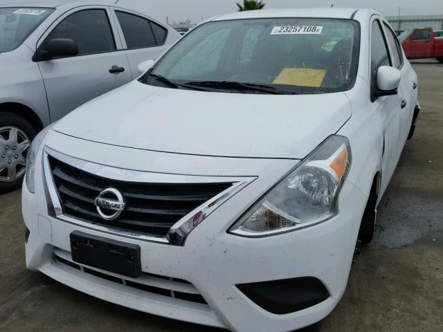 3N1CN7AP7HL889867 - 2017 NISSAN VERSA S WHITE photo 2