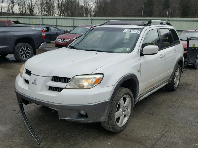 JA4LX41F95U022060 - 2005 MITSUBISHI OUTLANDER WHITE photo 2