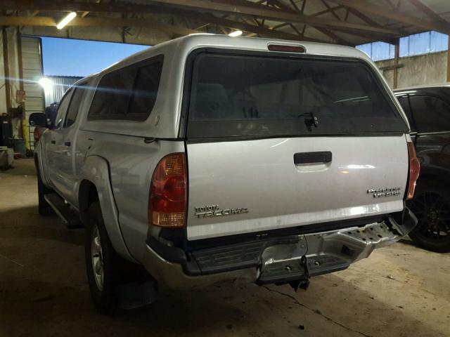 5TEKU72N85Z046293 - 2005 TOYOTA TACOMA DOU SILVER photo 3