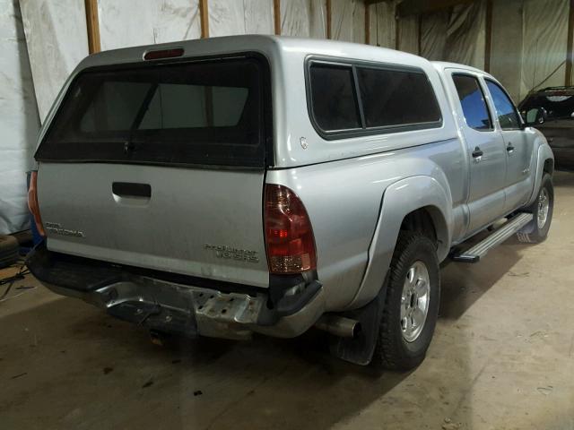 5TEKU72N85Z046293 - 2005 TOYOTA TACOMA DOU SILVER photo 4