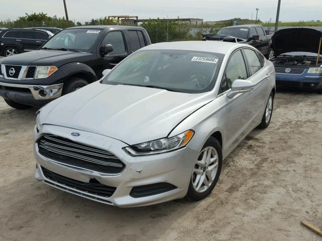 3FA6P0H74GR121427 - 2016 FORD FUSION SE SILVER photo 2