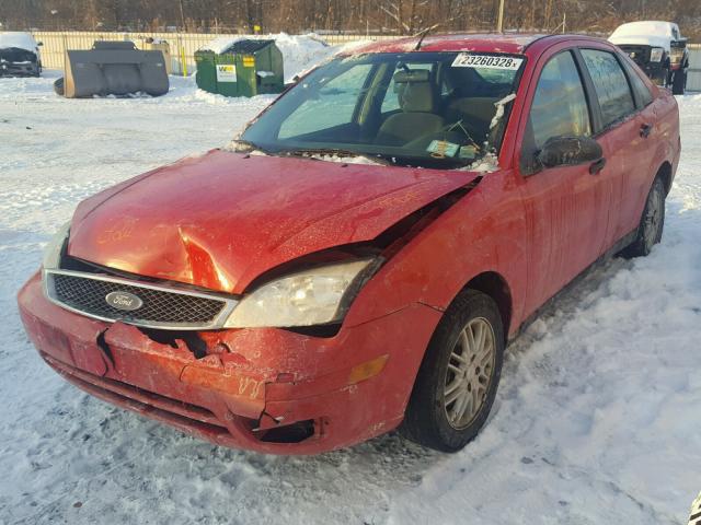 1FAHP34N57W243502 - 2007 FORD FOCUS ZX4 RED photo 2