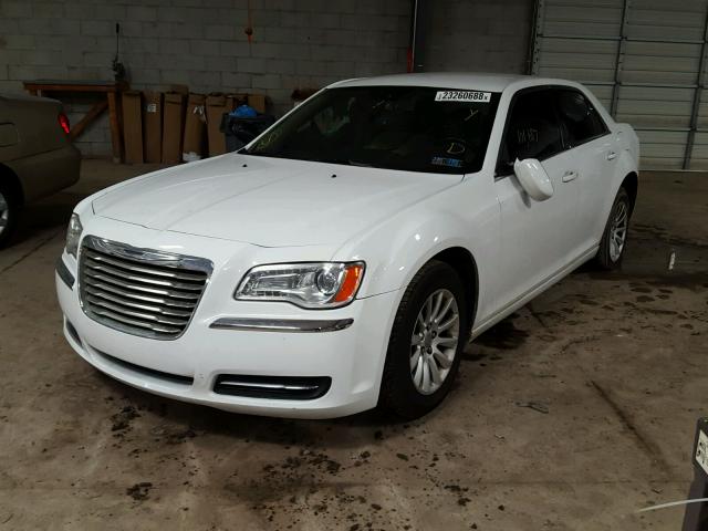 2C3CA4CG4BH514656 - 2011 CHRYSLER 300 WHITE photo 2