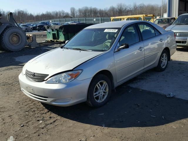 4T1BE32K34U323947 - 2004 TOYOTA CAMRY LE SILVER photo 2