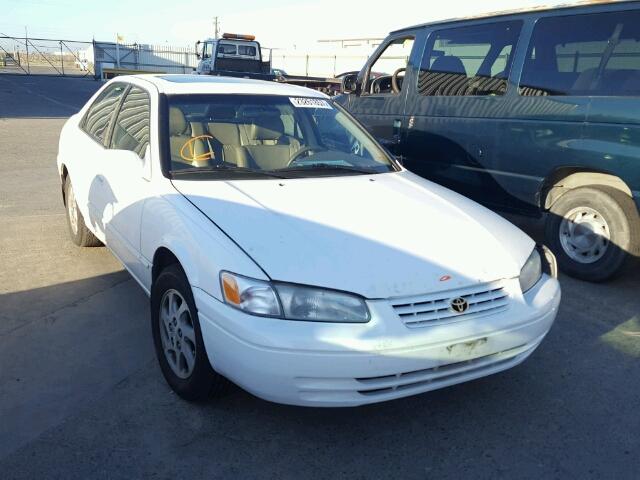 JT2BF28K5W0116305 - 1998 TOYOTA CAMRY LE/X WHITE photo 1