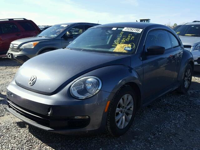 3VWFP7AT4EM624358 - 2014 VOLKSWAGEN BEETLE GRAY photo 2