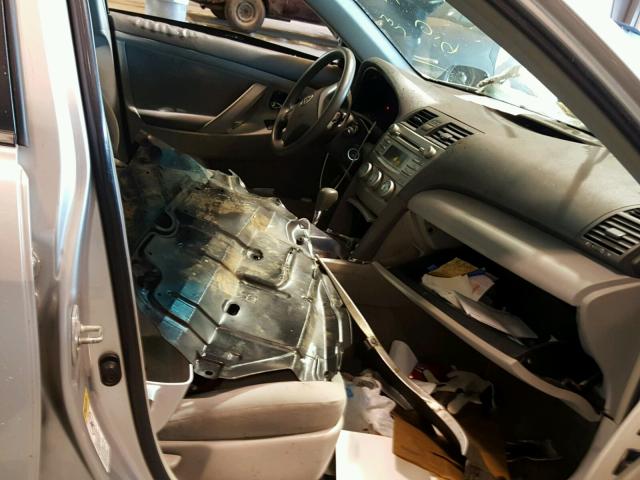 4T4BE46K69R071804 - 2009 TOYOTA CAMRY BASE SILVER photo 5