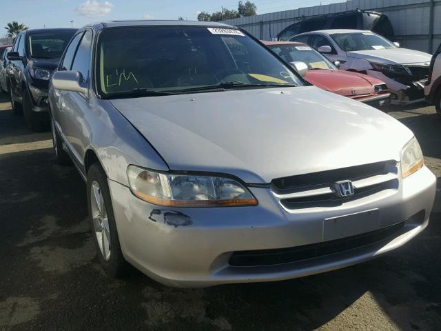 1HGCG1650WA002806 - 1998 HONDA ACCORD EX SILVER photo 1