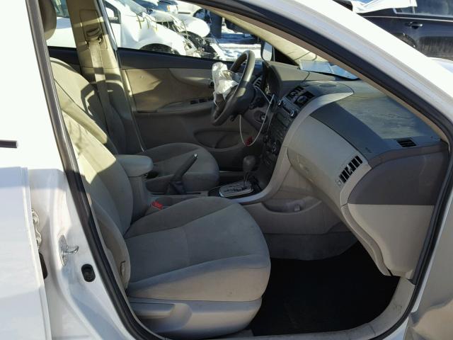 2T1BU4EE5AC492749 - 2010 TOYOTA COROLLA BA WHITE photo 5