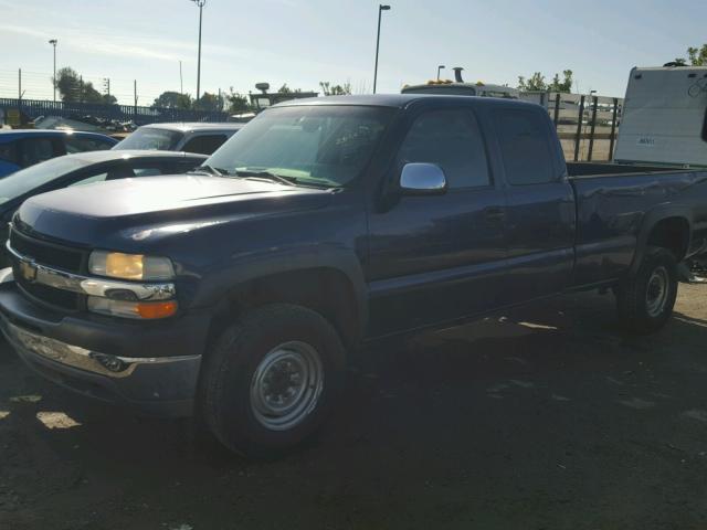 1GCHC29GX1E230266 - 2001 CHEVROLET SILVERADO BLUE photo 2