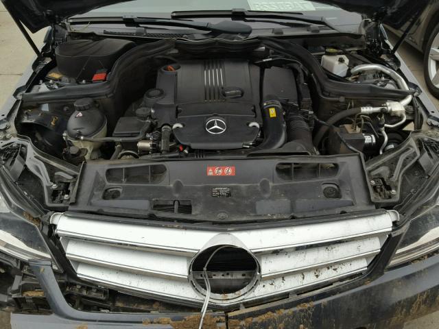 WDDGF4HB9DA831383 - 2013 MERCEDES-BENZ C 250 黑色 照片 7