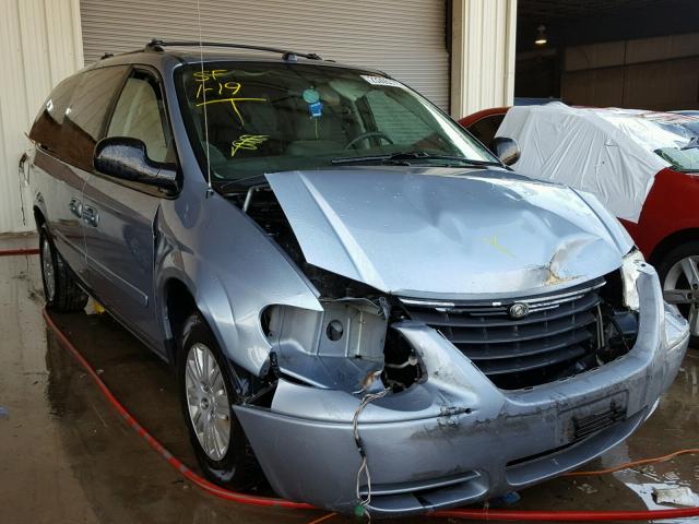 2C4GP44R15R264688 - 2005 CHRYSLER TOWN & COU SILVER photo 1