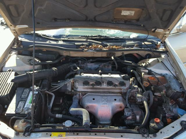 1HGCG56571A051260 - 2001 HONDA ACCORD LX GOLD photo 7