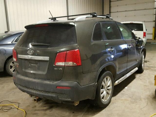 5XYKUDA22BG082380 - 2011 KIA SORENTO EX GREEN photo 4