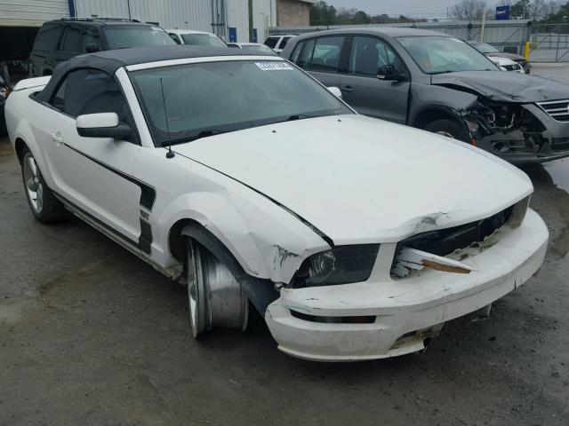 1ZVHT85H675265331 - 2007 FORD MUSTANG GT WHITE photo 1