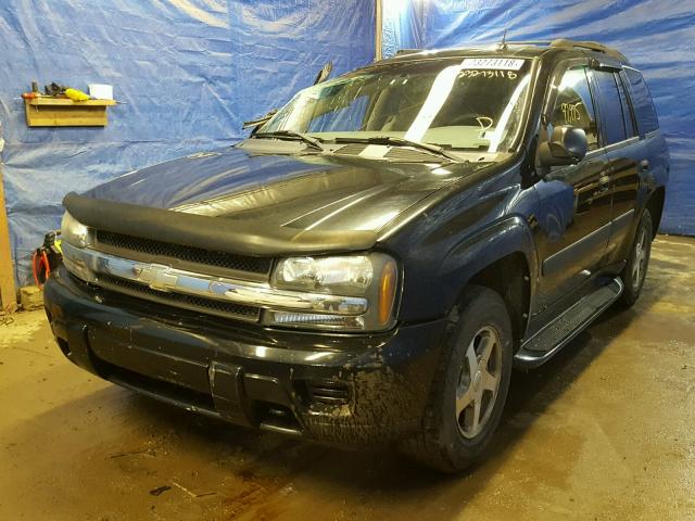 1GNDT13S952369129 - 2005 CHEVROLET TRAILBLAZE BLACK photo 2