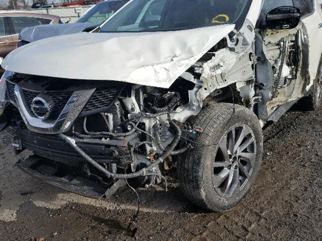 5N1AT2MV8GC768388 - 2016 NISSAN ROGUE S WHITE photo 9