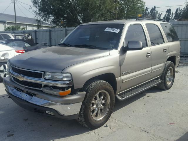 1GNEC13T51R181464 - 2001 CHEVROLET TAHOE C150 GOLD photo 2