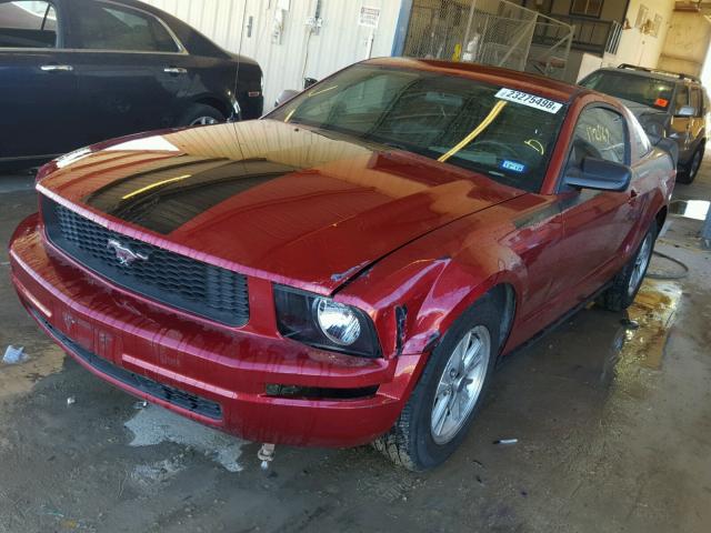 1ZVFT80N275244982 - 2007 FORD MUSTANG RED photo 2