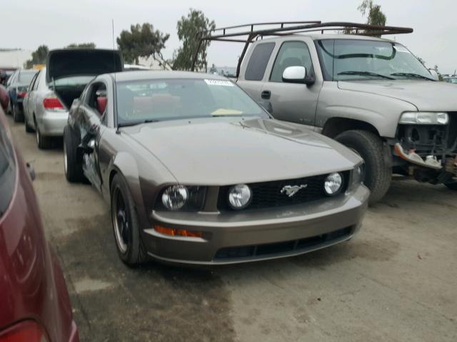 1ZVHT82H055141461 - 2005 FORD MUSTANG GT GOLD photo 1