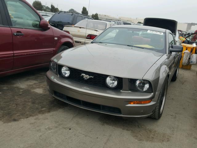 1ZVHT82H055141461 - 2005 FORD MUSTANG GT GOLD photo 2