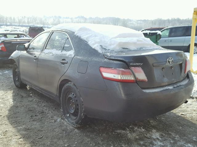 4T1BF3EK5AU107571 - 2010 TOYOTA CAMRY BASE GRAY photo 3