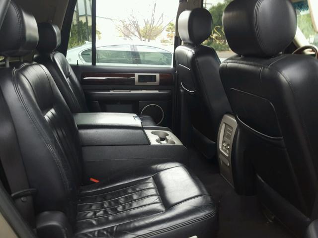 5LMFU28R03LJ03167 - 2003 LINCOLN NAVIGATOR ნაცრისფერი ფოტო 6