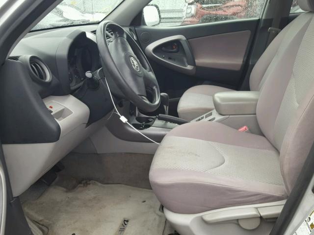 JTMBD33V466012633 - 2006 TOYOTA RAV4 SILVER photo 5