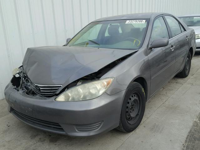 4T1BE32K65U511329 - 2005 TOYOTA CAMRY LE SILVER photo 2