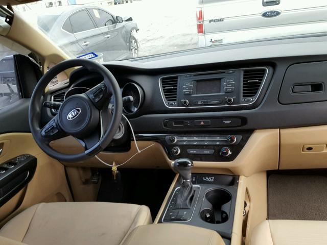 KNDMB5C17F6049988 - 2015 KIA SEDONA LX TAN photo 9