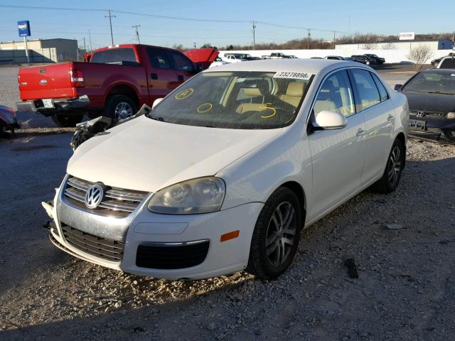 3VWRF81K16M801740 - 2006 VOLKSWAGEN JETTA 2.5 WHITE photo 2