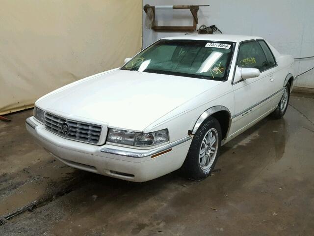 1G6EL12Y5TU617609 - 1996 CADILLAC ELDORADO WHITE photo 2