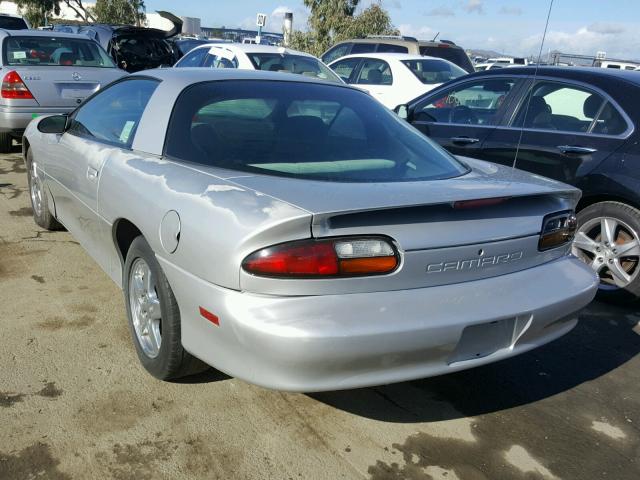 2G1FP22K3W2114977 - 1998 CHEVROLET CAMARO SILVER photo 3