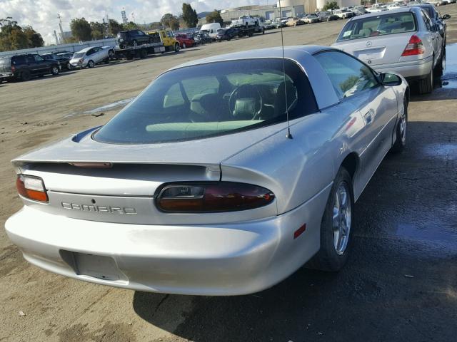 2G1FP22K3W2114977 - 1998 CHEVROLET CAMARO SILVER photo 4