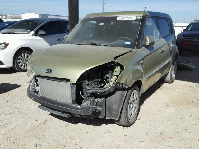 KNDJT2A52D7621755 - 2013 KIA SOUL GREEN photo 2