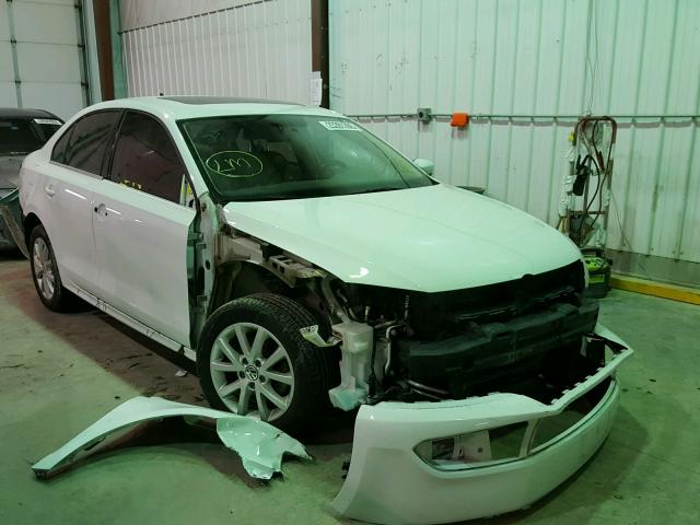 3VWD07AJ5EM418797 - 2014 VOLKSWAGEN JETTA SE WHITE photo 1