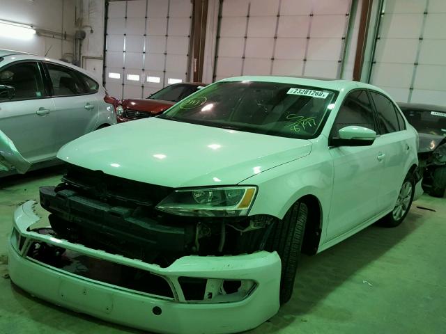 3VWD07AJ5EM418797 - 2014 VOLKSWAGEN JETTA SE WHITE photo 2