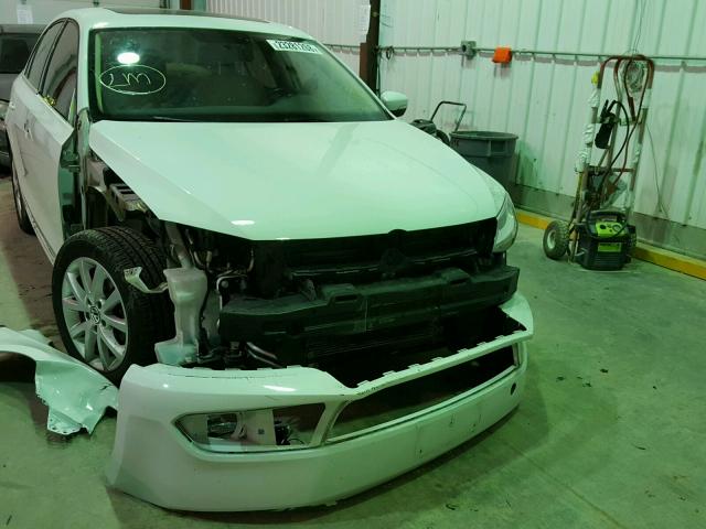 3VWD07AJ5EM418797 - 2014 VOLKSWAGEN JETTA SE WHITE photo 9