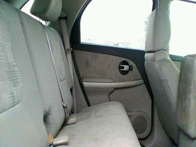 2CNDL23F956169609 - 2005 CHEVROLET EQUINOX LS SILVER photo 6